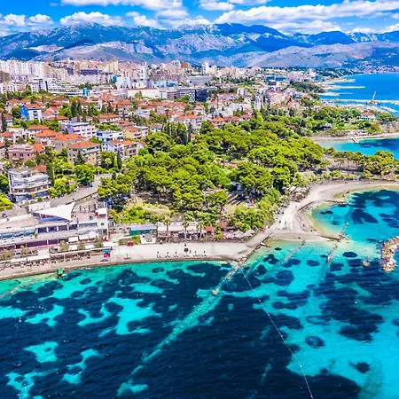 Deliri With Private Parking