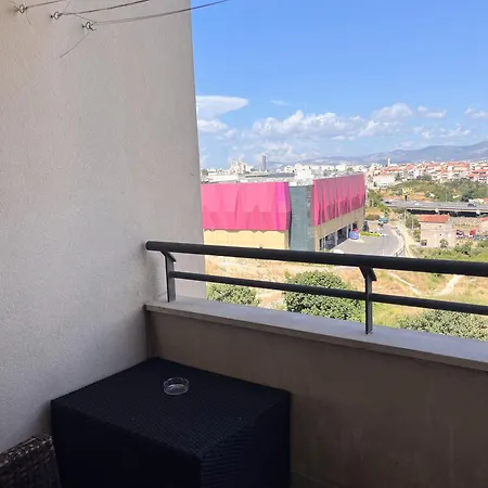 Deliri With Private Parking Apartment *